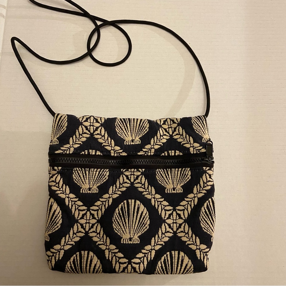 Bonnie Crossbody Nautical Sea Shell Print Blue and White Bag. - Picture 2 of 5